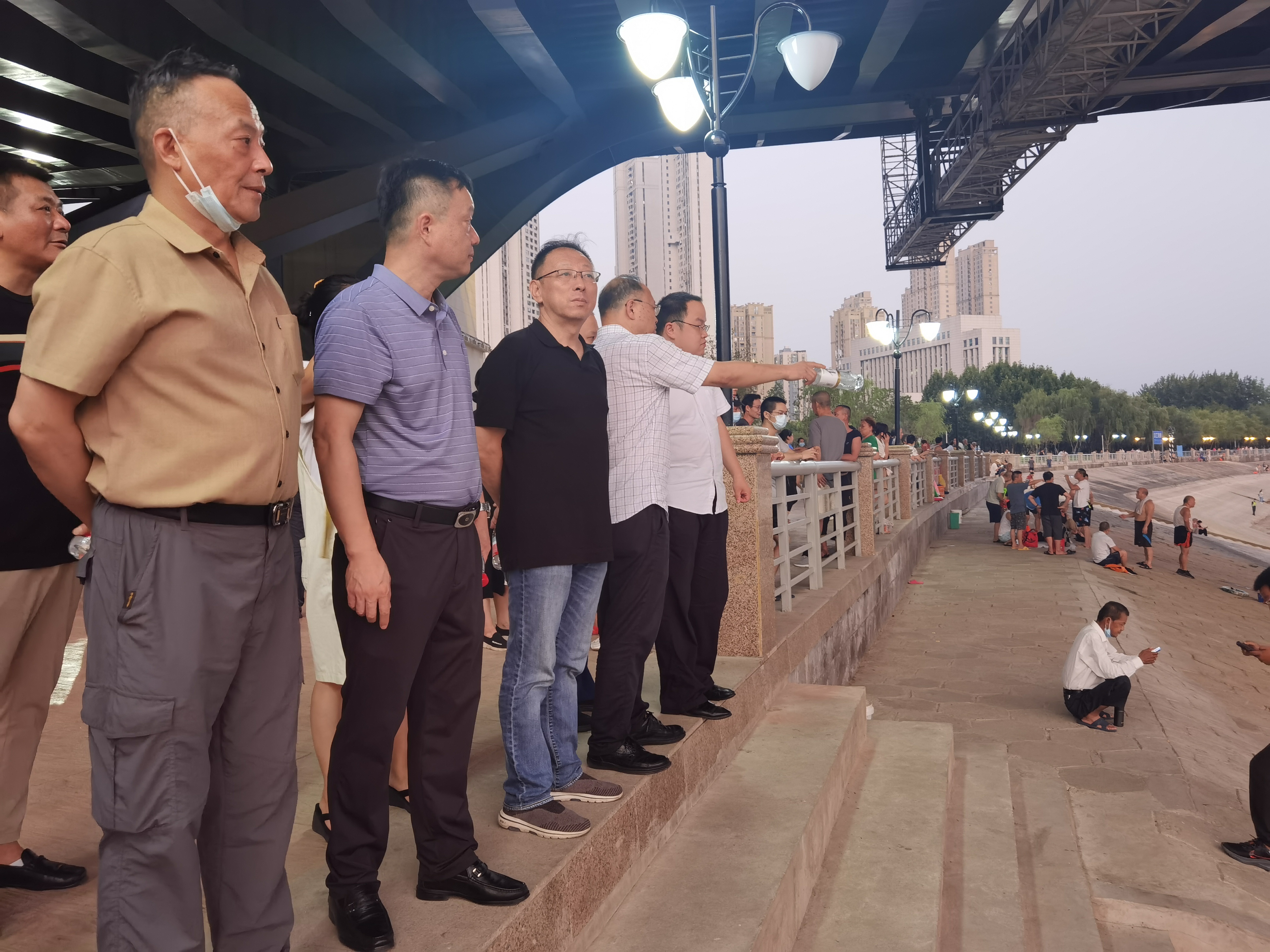 硚口区副区长夏新巡河检查防溺水安全工作